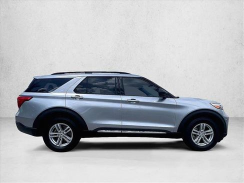 Used 2023 Ford Explorer XLT RWD image 5