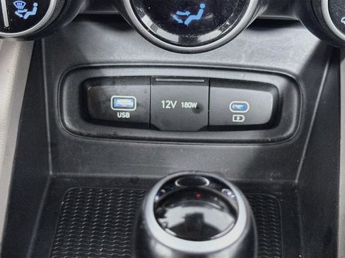 Used 2025 Hyundai Venue SEL FWD image 26