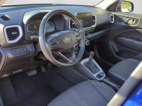 Used 2024 Hyundai Venue Limited image 13