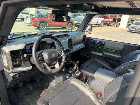 Used 2022 Ford Bronco Badlands AWD/4WD image 6