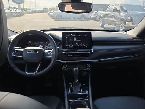 Used 2022 Jeep Compass Latitude FWD image 18