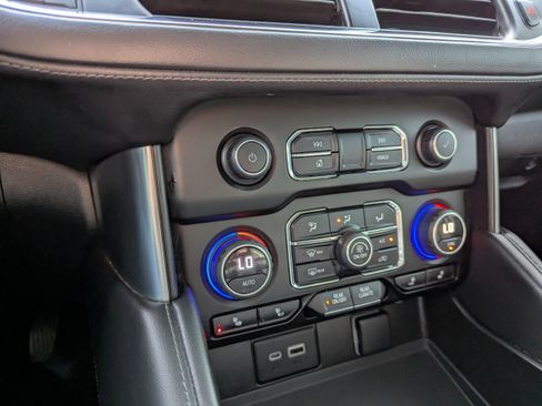 Used 2022 Chevrolet Suburban Z71 w/ Luxury Package image 27