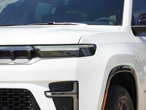 New 2026 Jeep Grand Wagoneer Limited AWD/4WD image 4