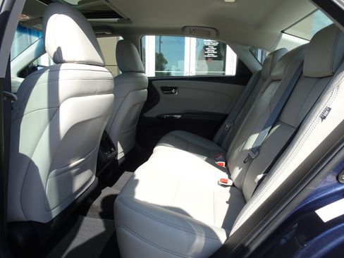 Used 2015 Toyota Avalon Limited w/ Technology Package FWD image 15