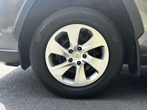 Certified 2021 Toyota RAV4 LE AWD/4WD image 5