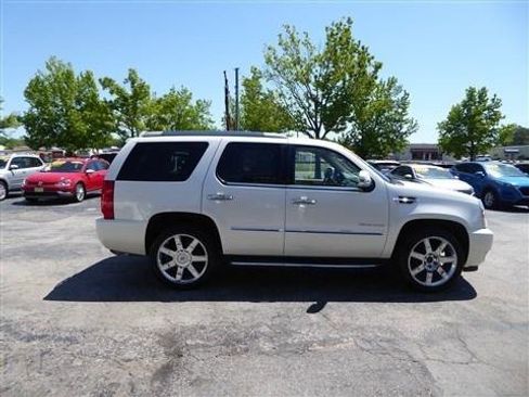 Used 2013 Cadillac Escalade Luxury AWD/4WD image 6