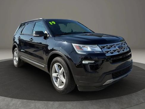 Used 2019 Ford Explorer XLT w/ Equipment Group 202A FWD image 1