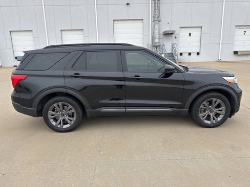 Used 2022 Ford Explorer XLT w/ Equipment Group 202A image 7