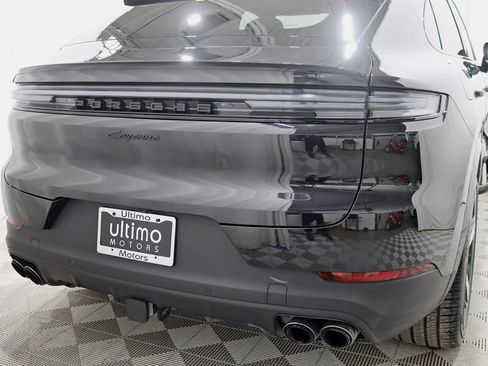 Used 2024 Porsche Cayenne Coupe image 13