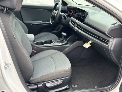 New 2025 Kia K4 LXS image 11