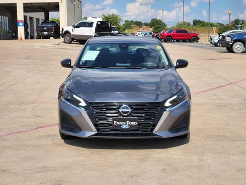 Used 2024 Nissan Altima 2.5 SV FWD image 2