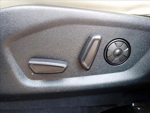 Used 2019 Ford Explorer Platinum image 14