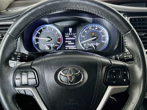Used 2016 Toyota Highlander XLE AWD/4WD image 12