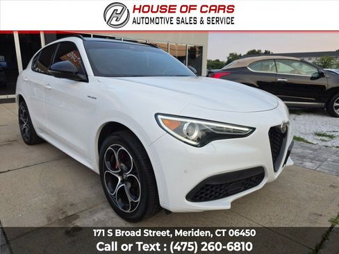 Used 2022 Alfa Romeo Stelvio Veloce AWD/4WD image 2