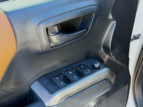 Used 2017 Toyota Tacoma SR5 w/ Tow Package image 21