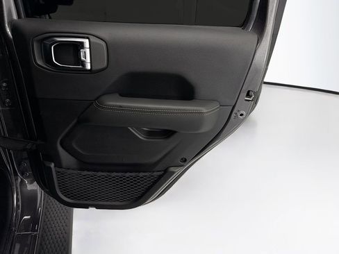 Used 2025 Jeep Wrangler Unlimited Sahara AWD/4WD image 26
