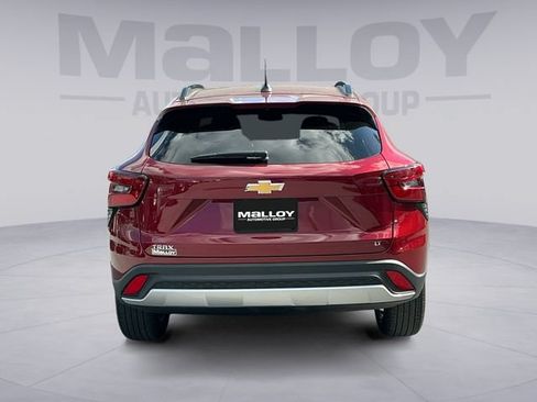 Used 2024 Chevrolet Trax LT w/ Driver Confidence Package FWD image 4