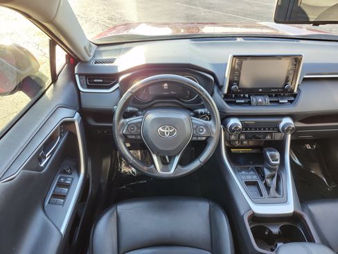 Used 2019 Toyota RAV4 Limited w/ Advanced Technology Package FWD image 30
