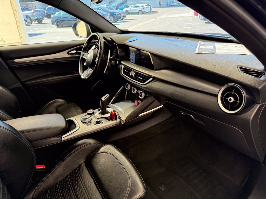 Used 2023 Alfa Romeo Stelvio Veloce AWD/4WD image 12