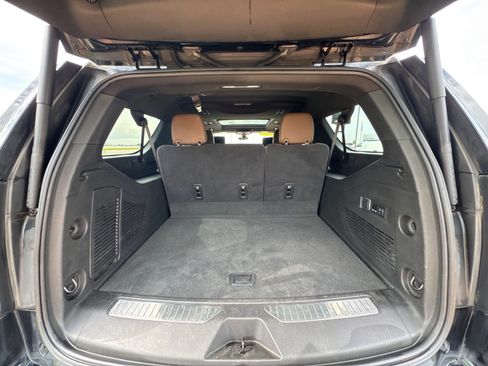 Used 2021 Chevrolet Suburban High Country w/ Premium Package RWD image 17