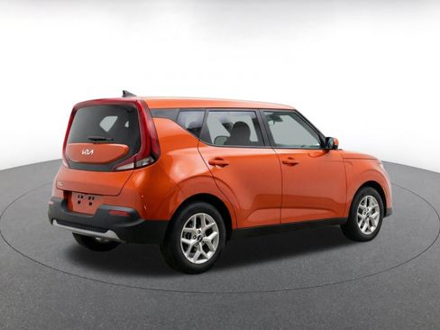 Used 2025 Kia Soul LX w/ LX Technology Package FWD image 9