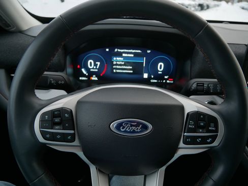 Used 2025 Ford Explorer Active image 25