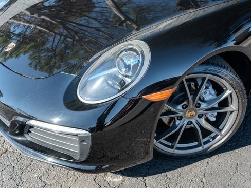 Used 2019 Porsche 911 Carrera image 4