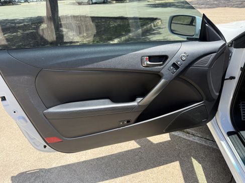 Used 2015 Hyundai Genesis 3.8 RWD image 18