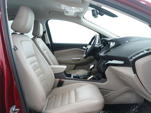 Used 2019 Ford Escape Titanium w/ U9j03 - Titanium Tow Package image 11