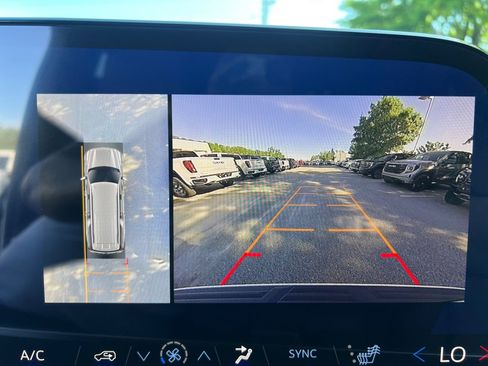 Used 2025 Chevrolet Suburban LT w/ Comfort Package RWD image 19