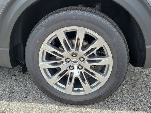 New 2026 Ford Explorer Platinum RWD image 6