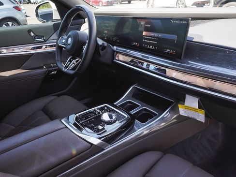 Used 2025 BMW i7 xDrive60 AWD/4WD image 44