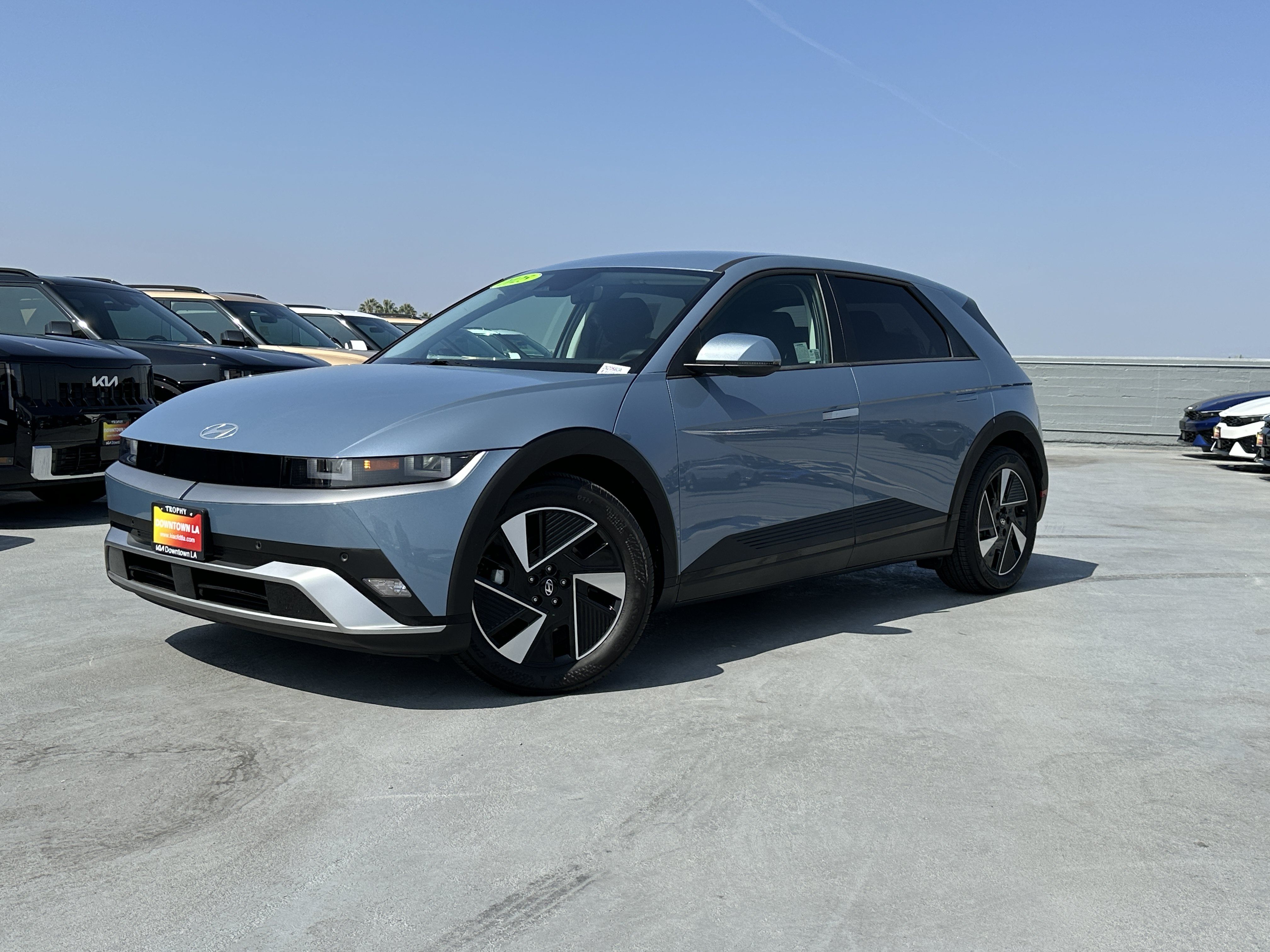 Used 2025 Hyundai Ioniq 5 SE RWD image 2