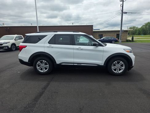 Used 2020 Ford Explorer XLT w/ Equipment Group 202A AWD/4WD image 2