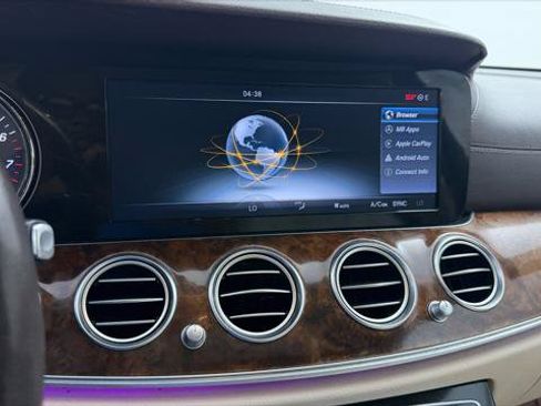 Used 2017 Mercedes-Benz E 300 image 23