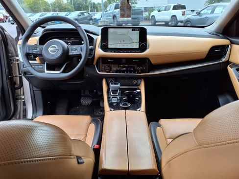 Used 2021 Nissan Rogue Platinum image 7