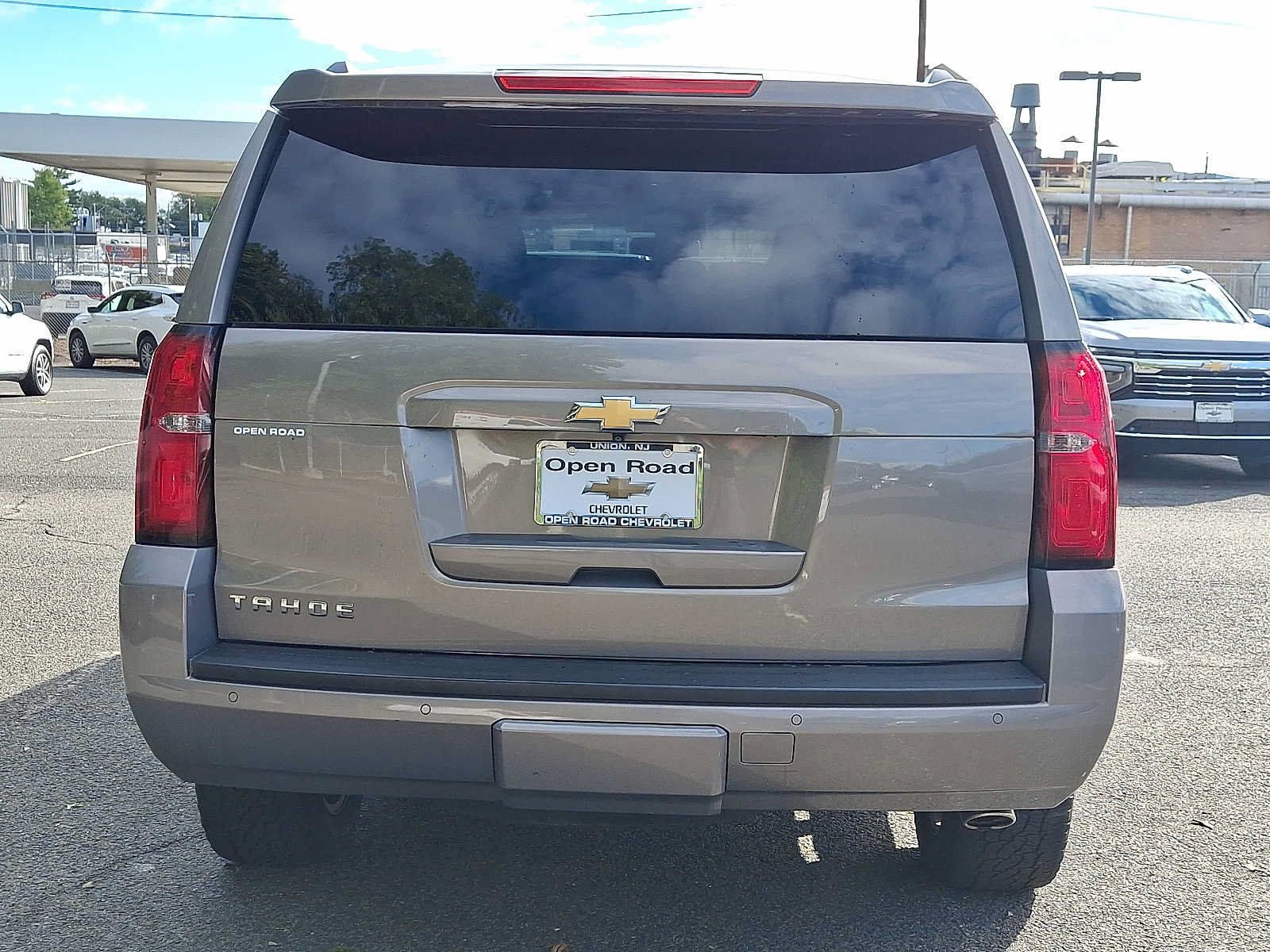 Used 2018 Chevrolet Tahoe LT w/ LT Signature Package AWD/4WD image 5