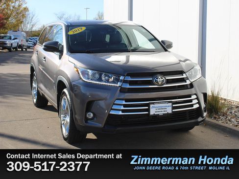 Used 2019 Toyota Highlander Limited image 3