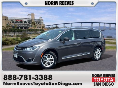 Used 2017 Chrysler Pacifica Touring-L Plus w/ Tire & Wheel Group FWD image 1
