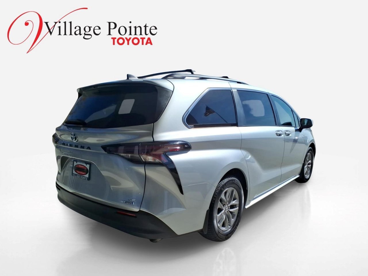 Certified 2023 Toyota Sienna LE w/ LE Plus Package AWD/4WD image 4