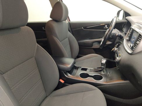 Used 2019 Kia Sorento S image 21
