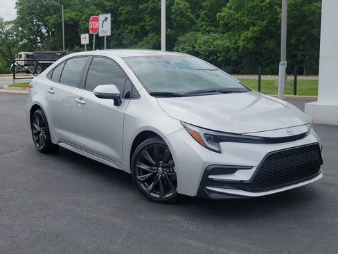 Certified 2025 Toyota Corolla SE FWD image 31
