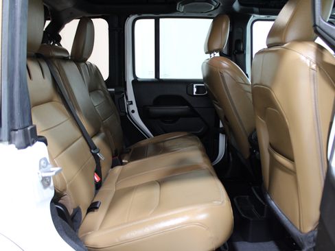 Used 2022 Jeep Wrangler Unlimited Sahara w/ Cold Weather Group image 30