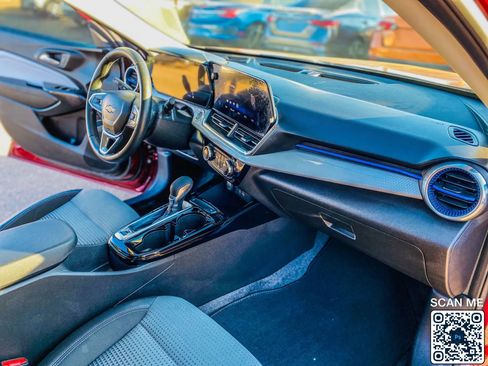 Used 2025 Chevrolet Trax LT w/ Driver Confidence Package image 29