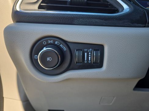 Used 2023 Chrysler Pacifica Limited image 23