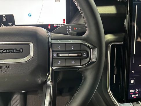 Used 2025 GMC Yukon XL Denali AWD/4WD image 18