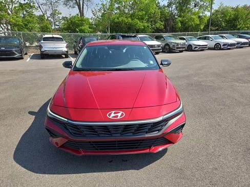 Certified 2025 Hyundai Elantra Sport FWD image 3