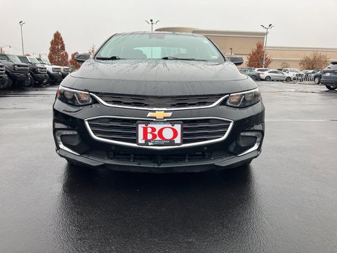 Used 2017 Chevrolet Malibu Premier w/ Driver Confidence Package image 2