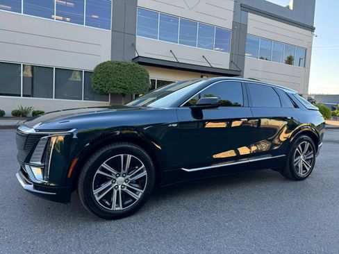 Used 2024 Cadillac Lyriq Luxury AWD/4WD image 3