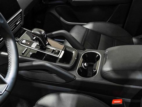 Used 2023 Porsche Cayenne image 22